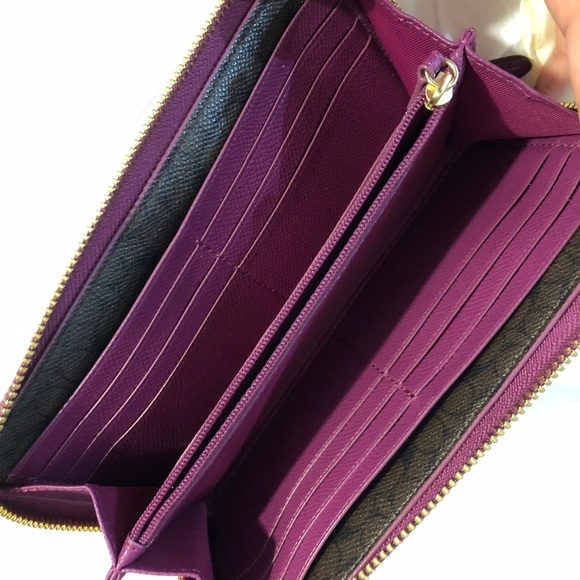 SOLD!!! COACH Pebbled Leather Wallet (Plum) - Picture 2 of 6